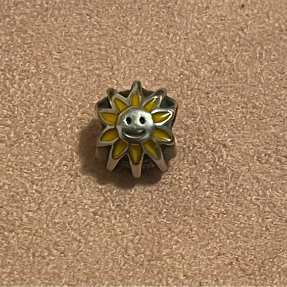 Pandora Sun Charm - Picture 3 of 8